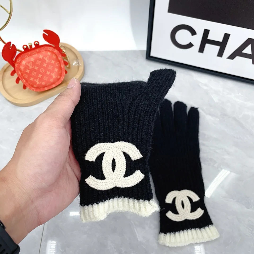 Chanel Beanie, Scarf and Gloves Set in Black · view 7