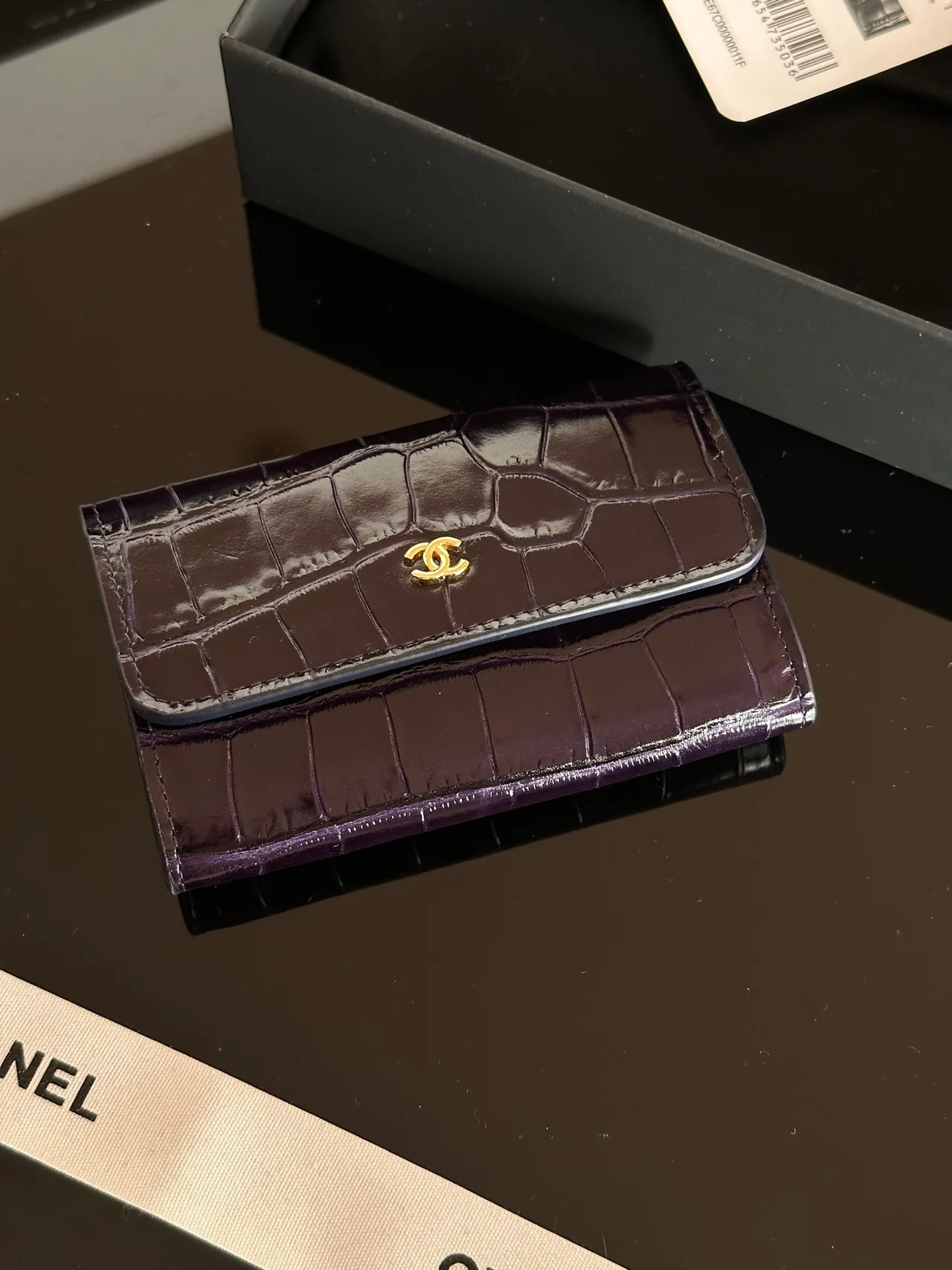 Chanel Glossy Wallet in Purple · view 1