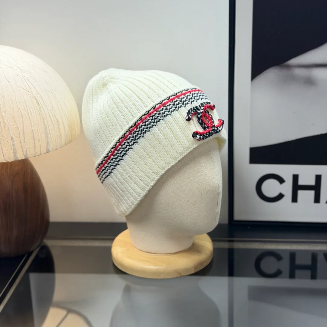 Chanel Striped CC beanie in Cream / Grey · view 5
