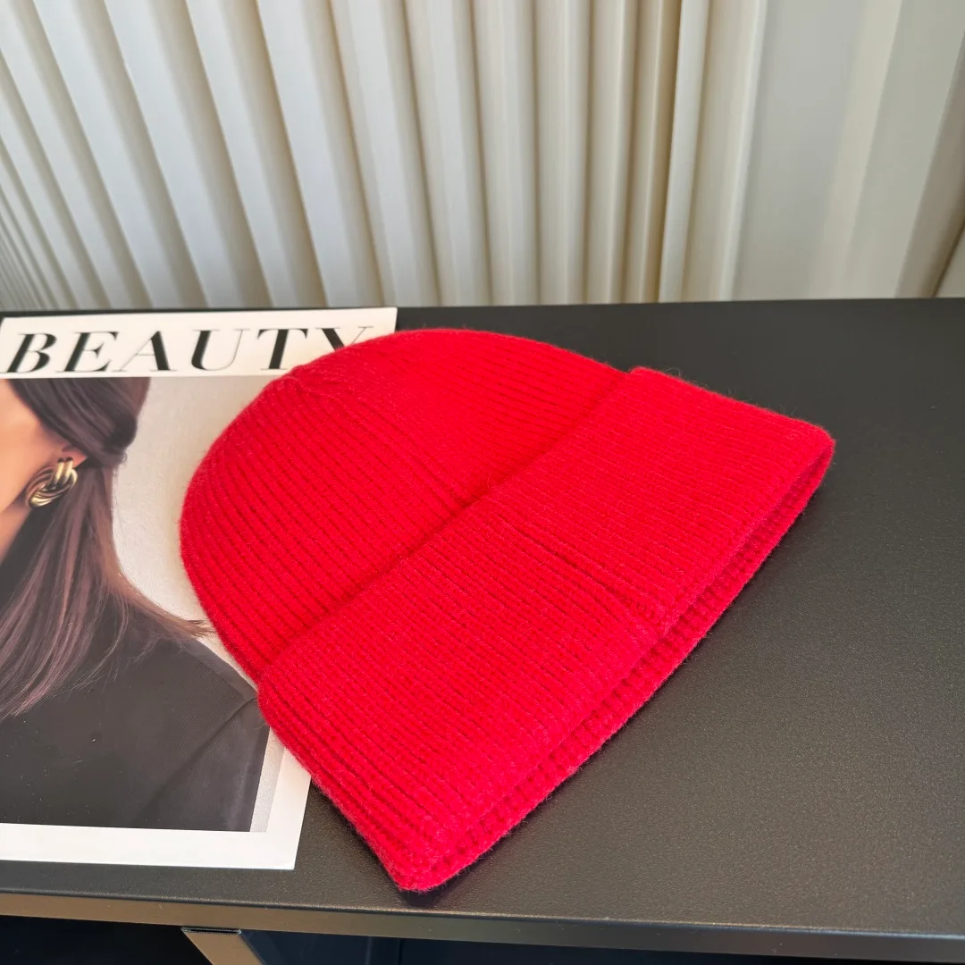 Balenciaga Beanie in Red · view 8