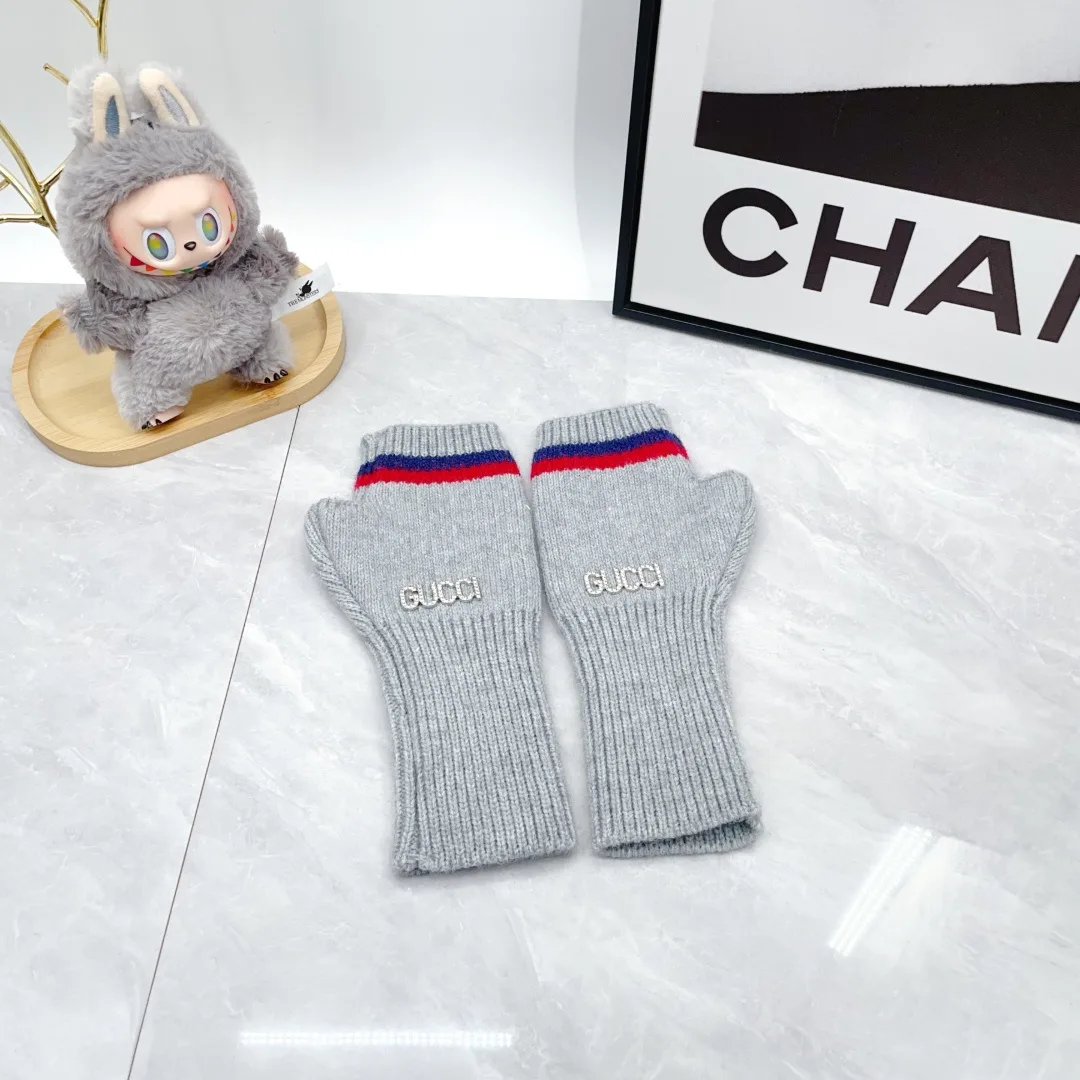 Gucci Wool Ribbed Striped Hat Scarf and Gloves Set in Grey · view 7