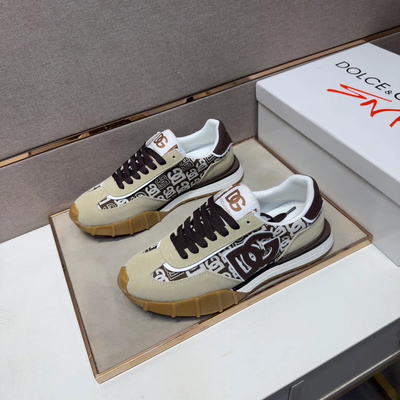 Dolce & Gabbana Sneakers in Beige · view 2