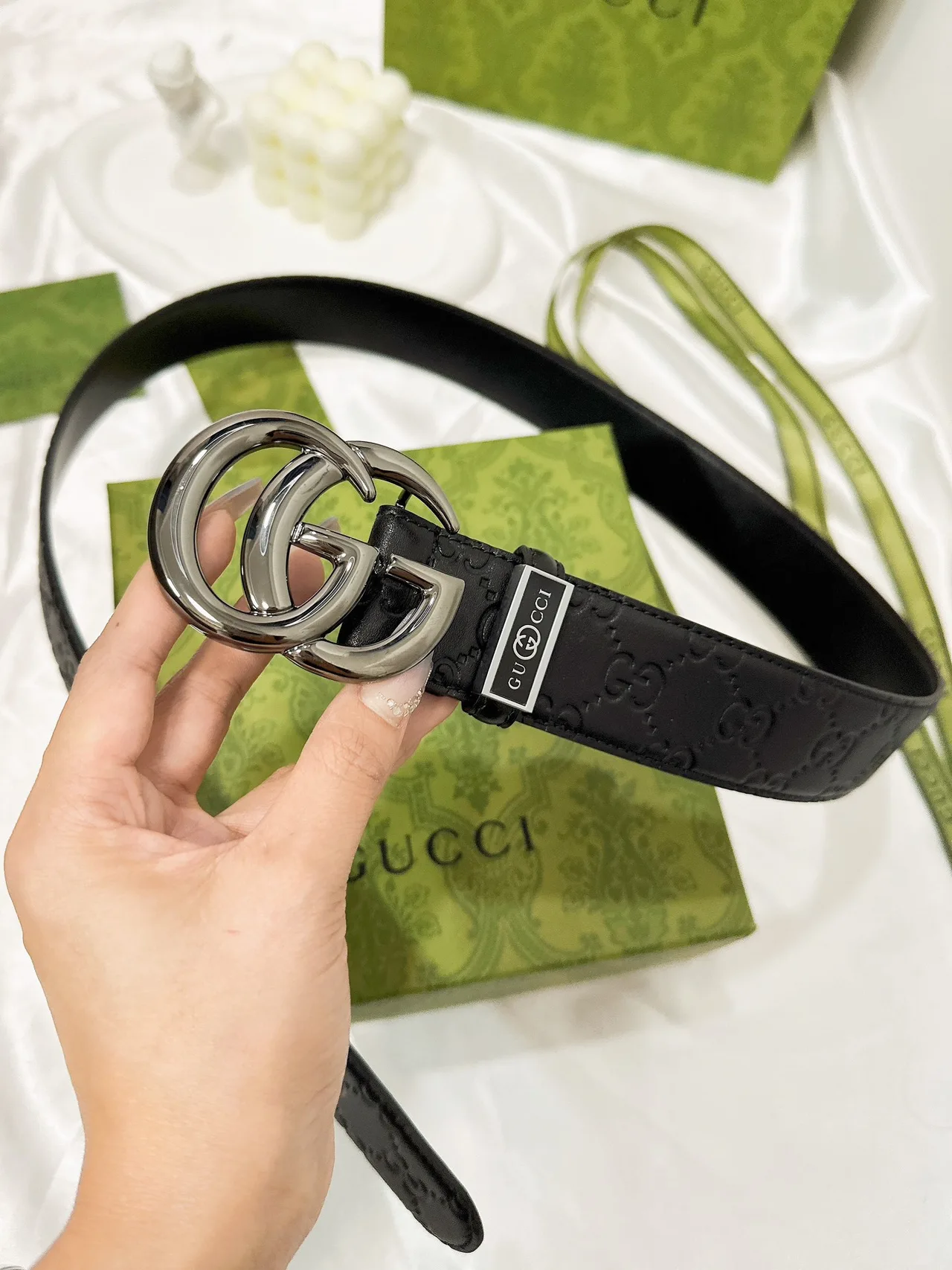 Gucci Cowhide Glossy Belt in Black · view 7
