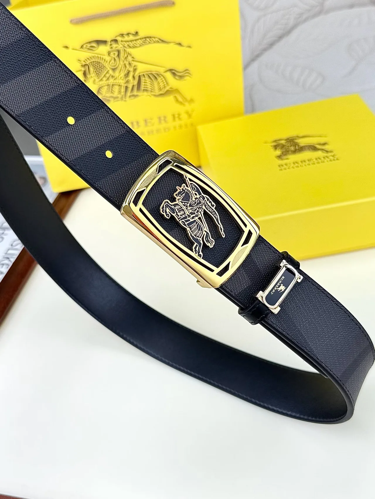 Burberry Rectangular buckle belt in Black · view 8
