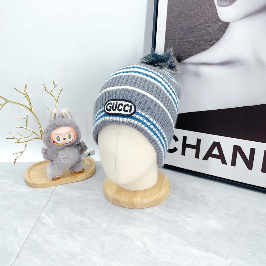 Gucci Wool Striped Embroidered Hat Scarf and Gloves Set in Grey · view 3