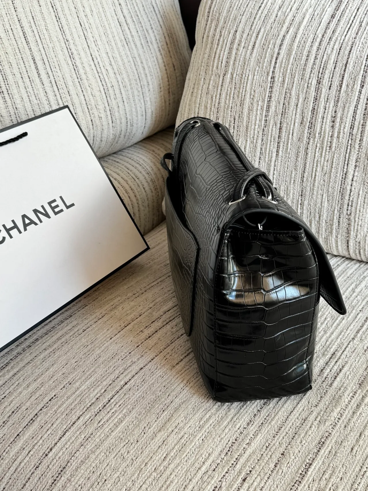 Chanel Croc-pattern flap shoulder bag in Green & Black · view 6