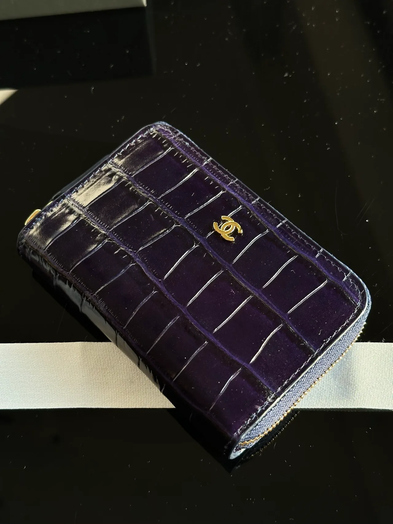 Chanel Glossy Wallet in Purple · view 3