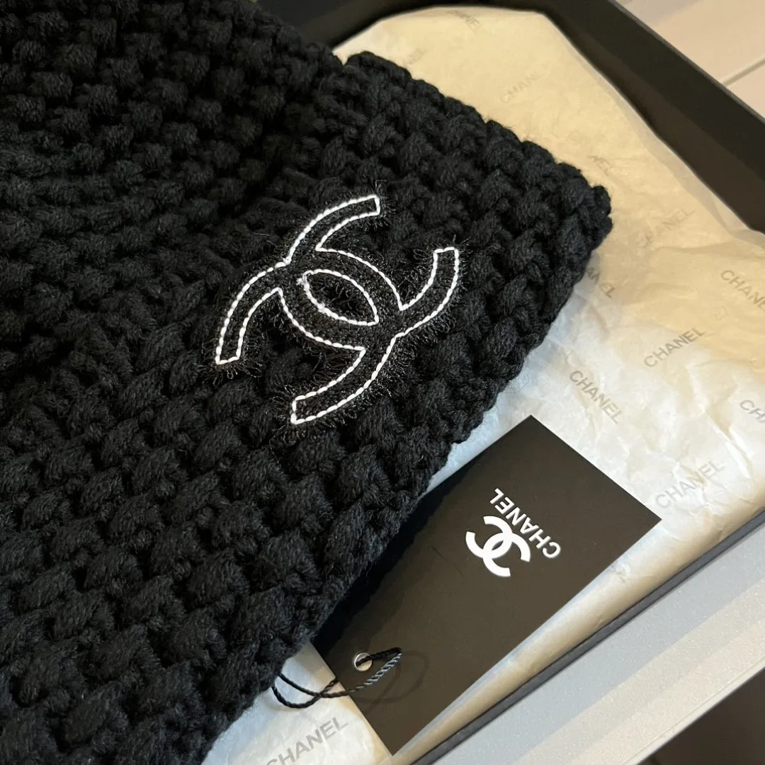 Chanel Beanie in Black · view 5
