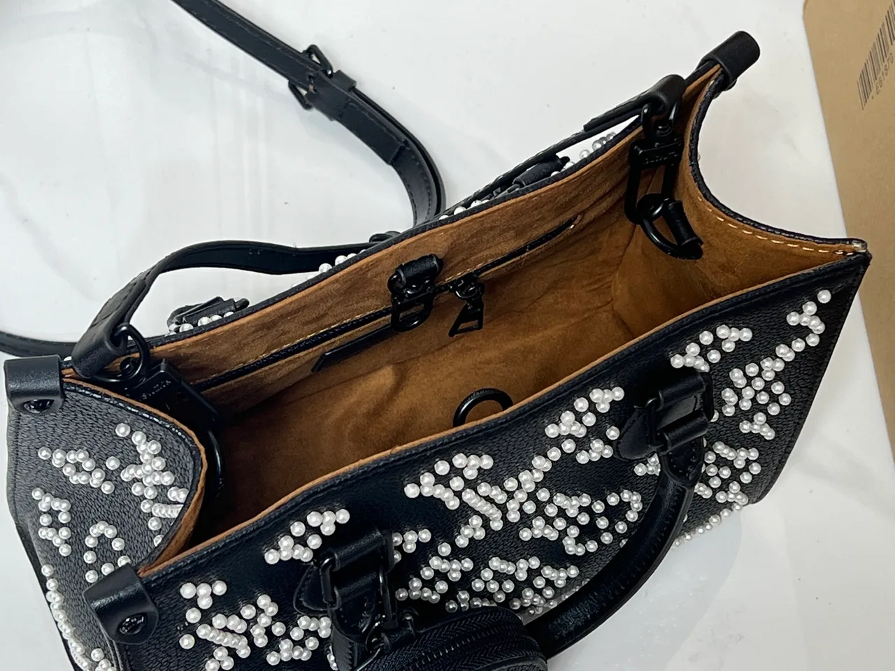 Louis Vuitton Cowhide OnTheGo Tote in Black · view 8