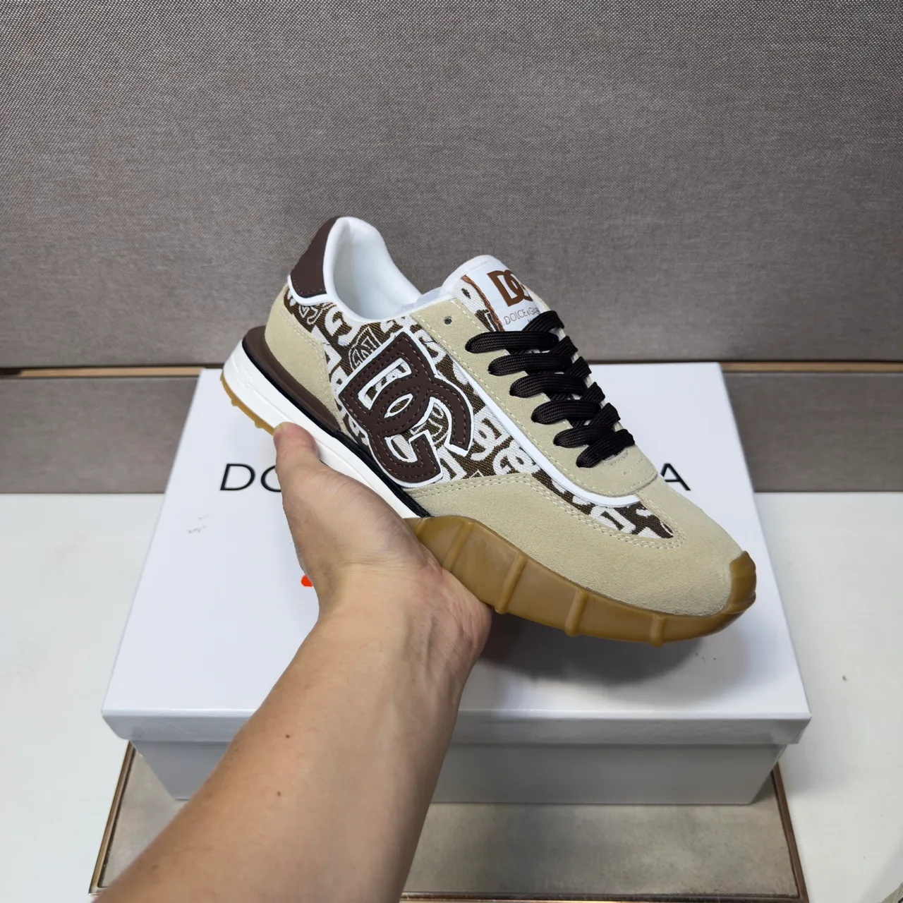 Dolce & Gabbana Sneakers in Beige · view 6