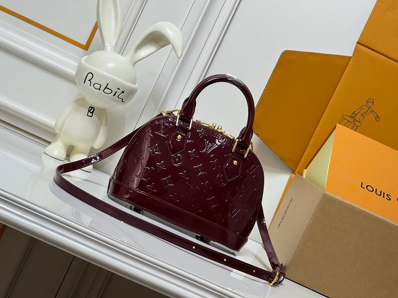 Louis Vuitton Leather Glossy Handbag in Burgundy · view 4