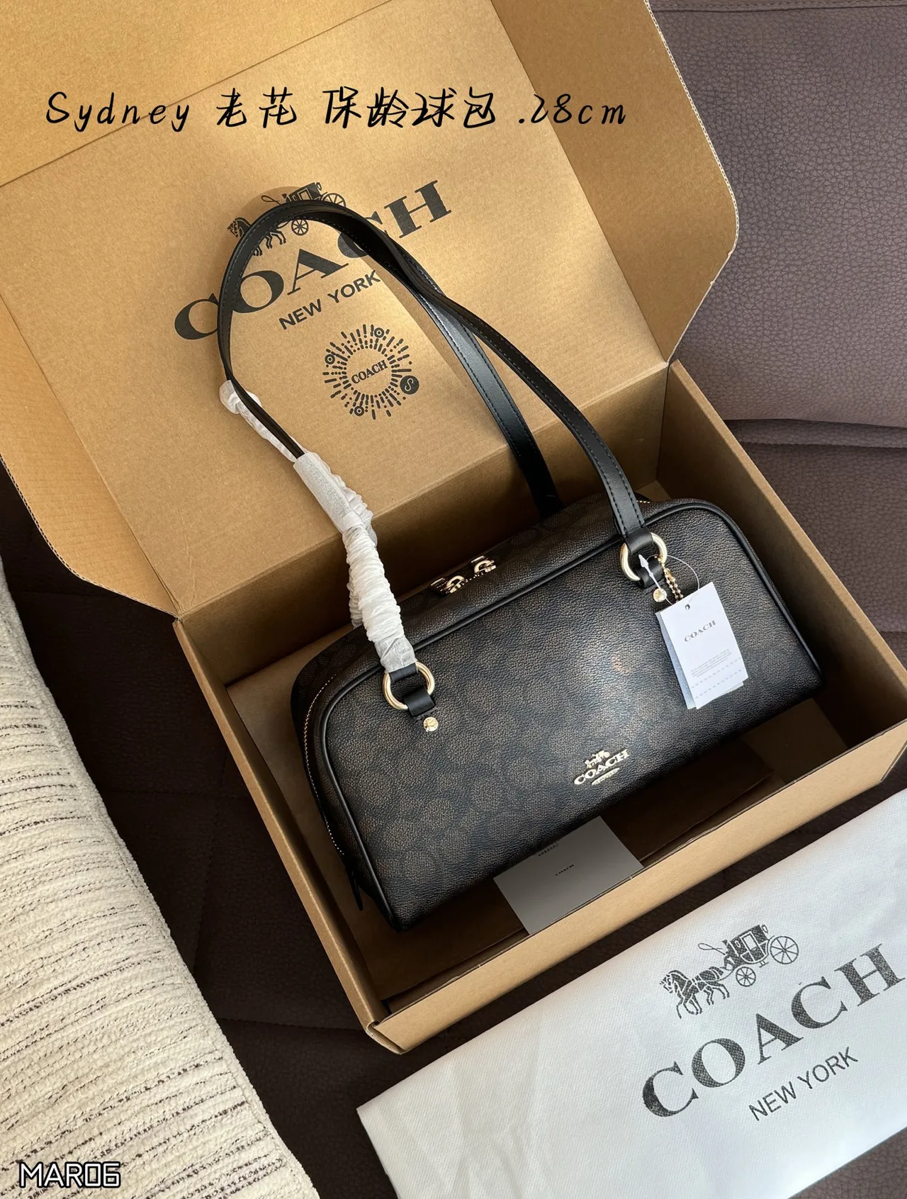 Coach Sydney bowling shoulder bag in Brown / Tan · view 6