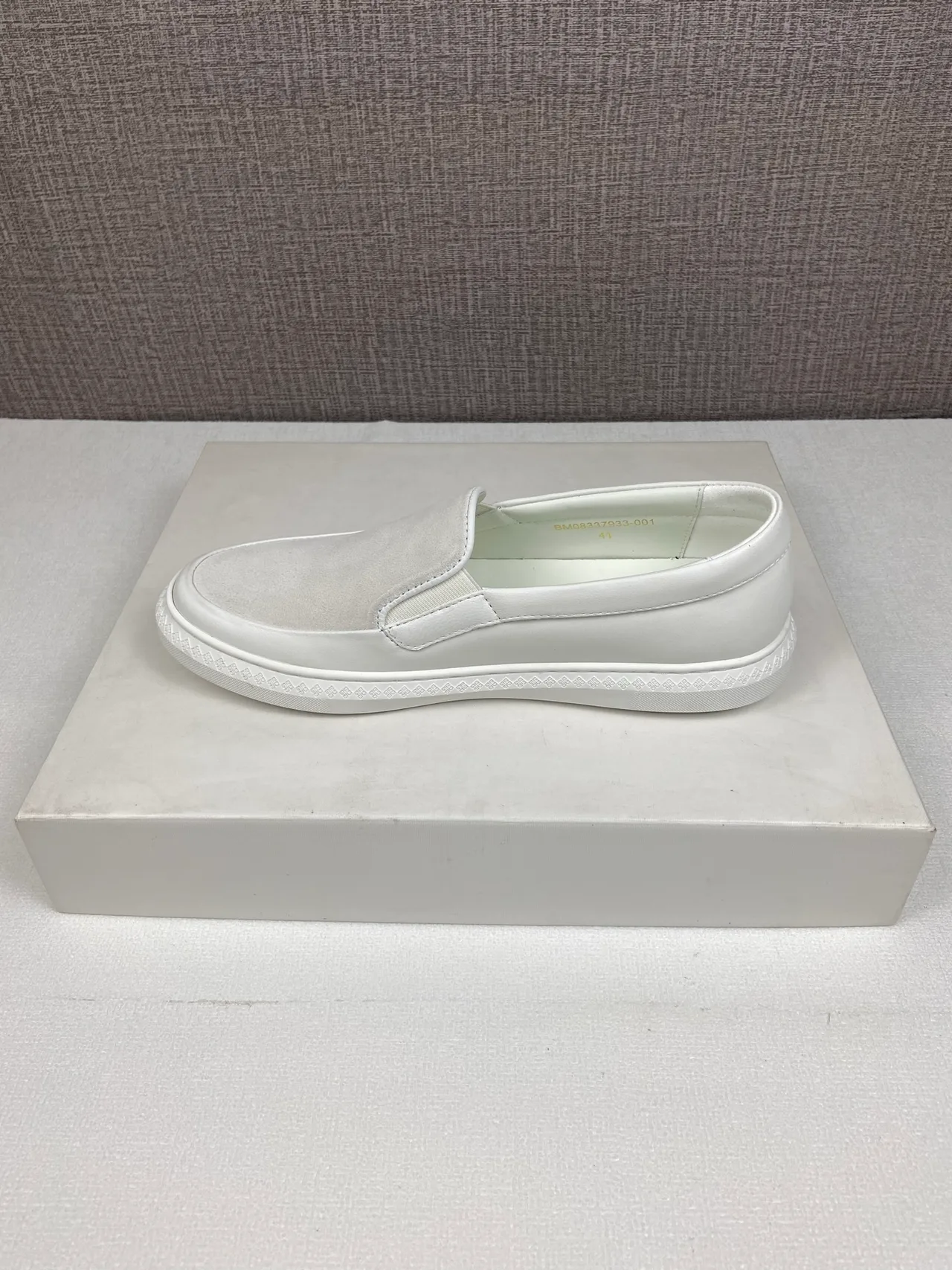Givenchy Leather Glossy Round-Toe G Set Slip-On Sneakers in White · view 8