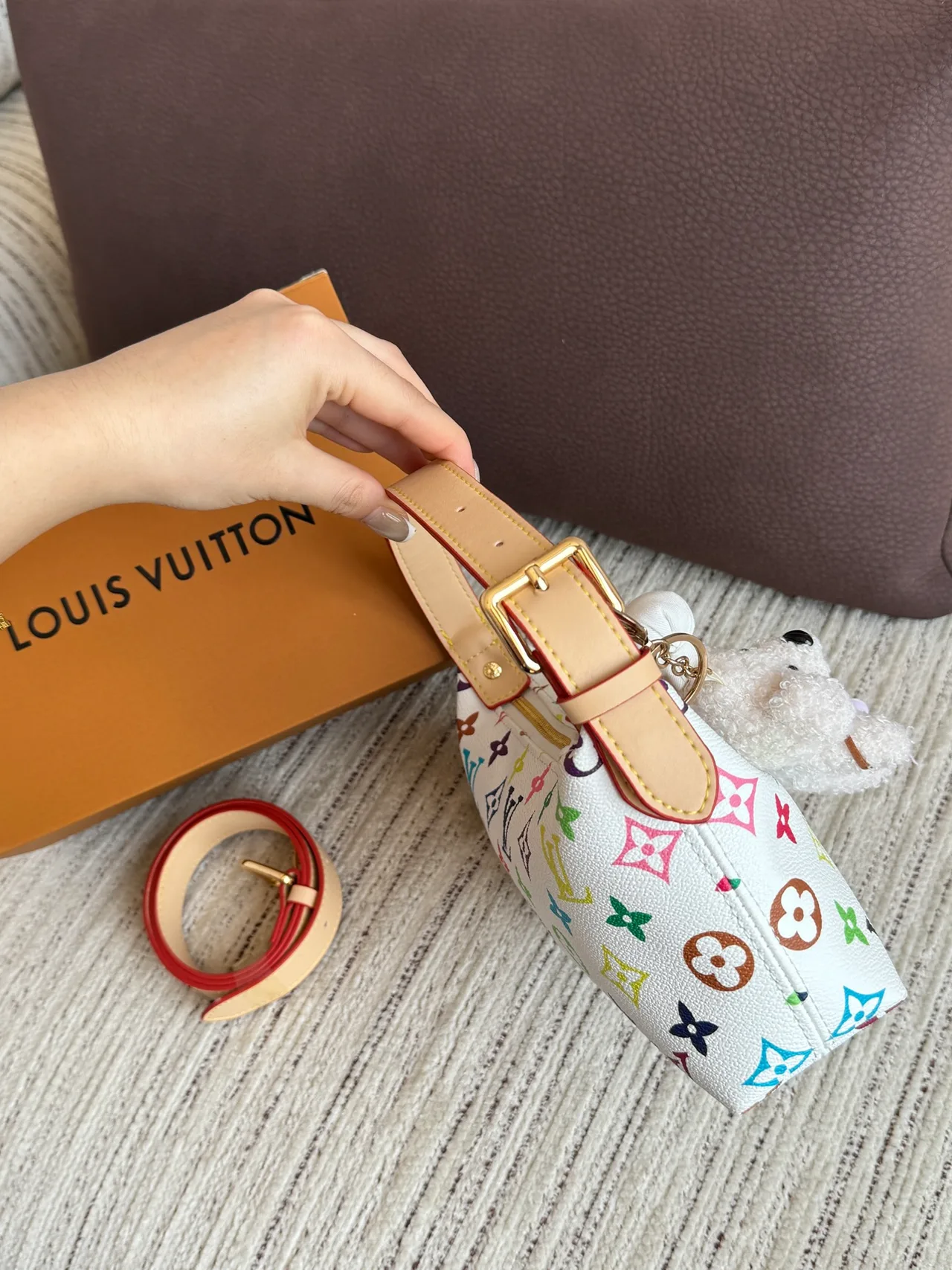 Louis Vuitton Shoulder Bag in White · view 2