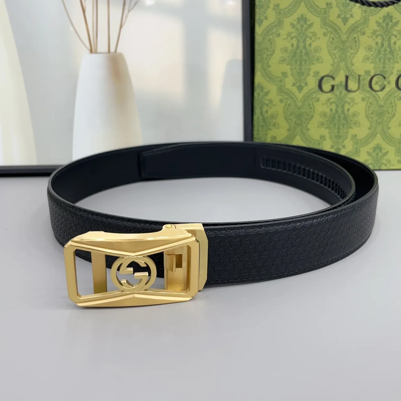 Gucci Glossy Belt in Black · view 2