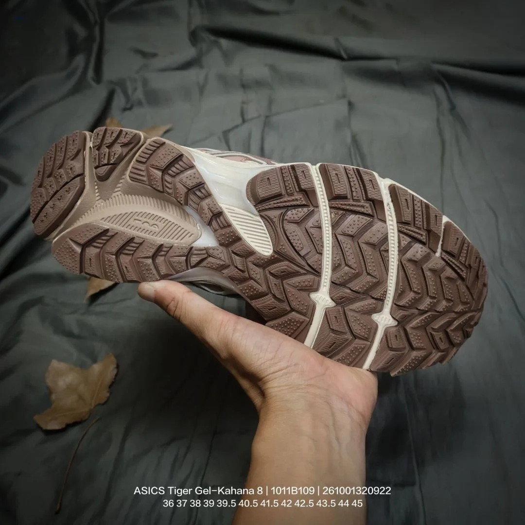 ASICS Sneakers in Beige · view 5