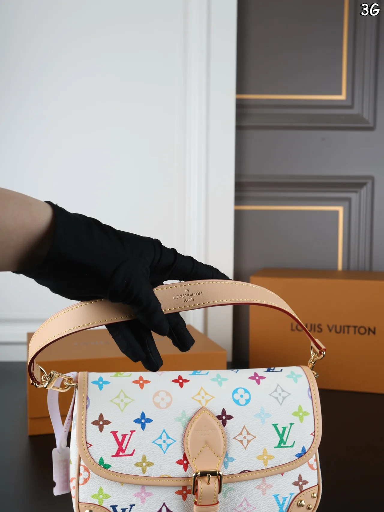 Louis Vuitton Baguette Shoulder Bag in White · view 6