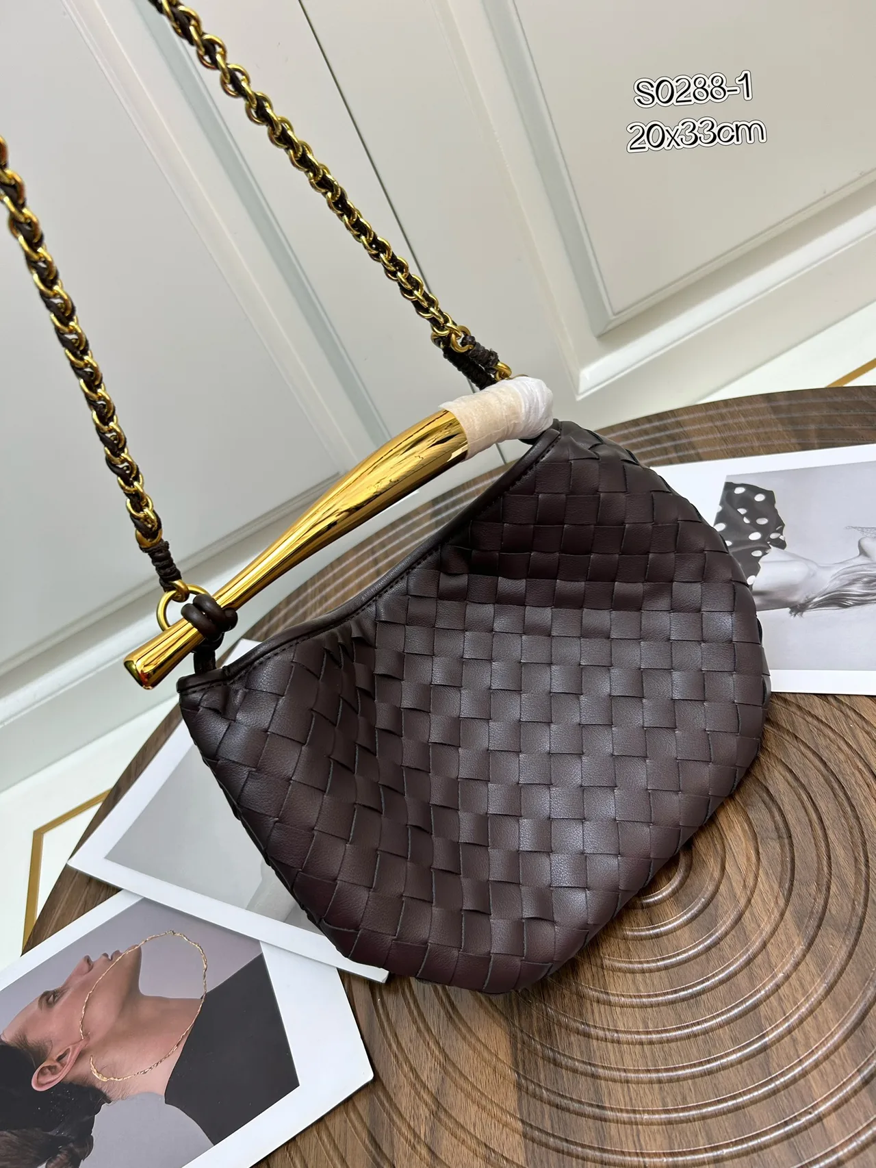 Bottega Veneta Leather Woven Sardine Shoulder Bag in Brown · view 3