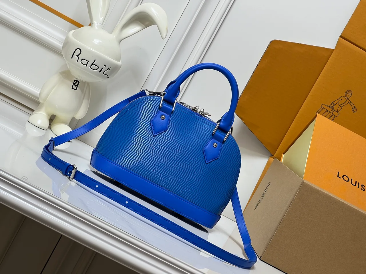 Louis Vuitton Leather Glossy Handbag in Blue · view 4