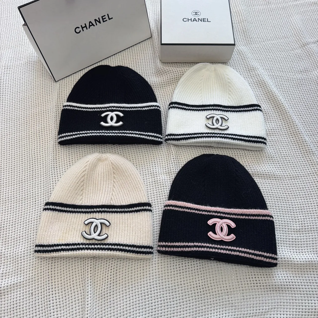 Chanel Striped CC beanie in Black & White & Cream · view 5