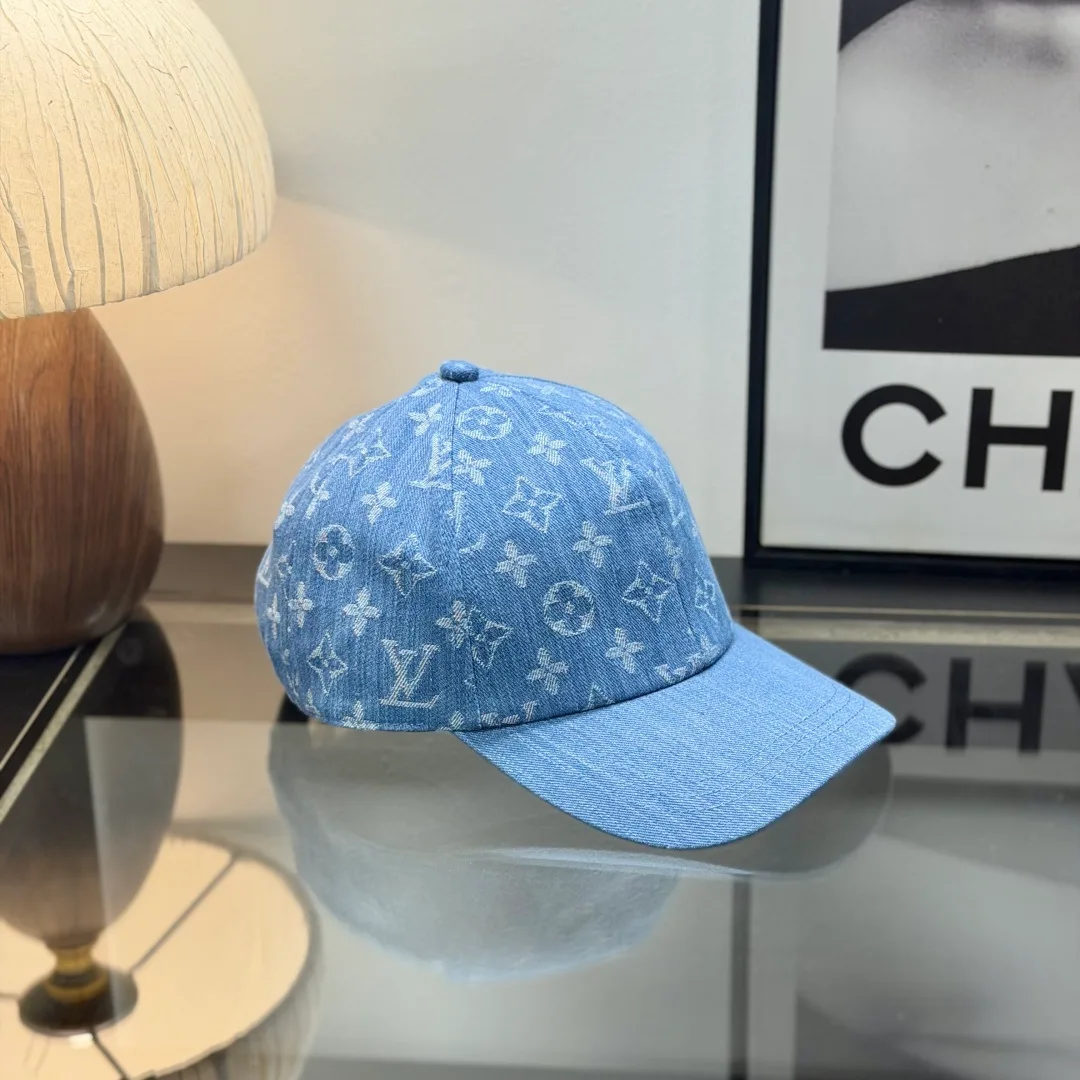 Louis Vuitton Monogram baseball cap in Blue & Green & Black & Pink · view 4
