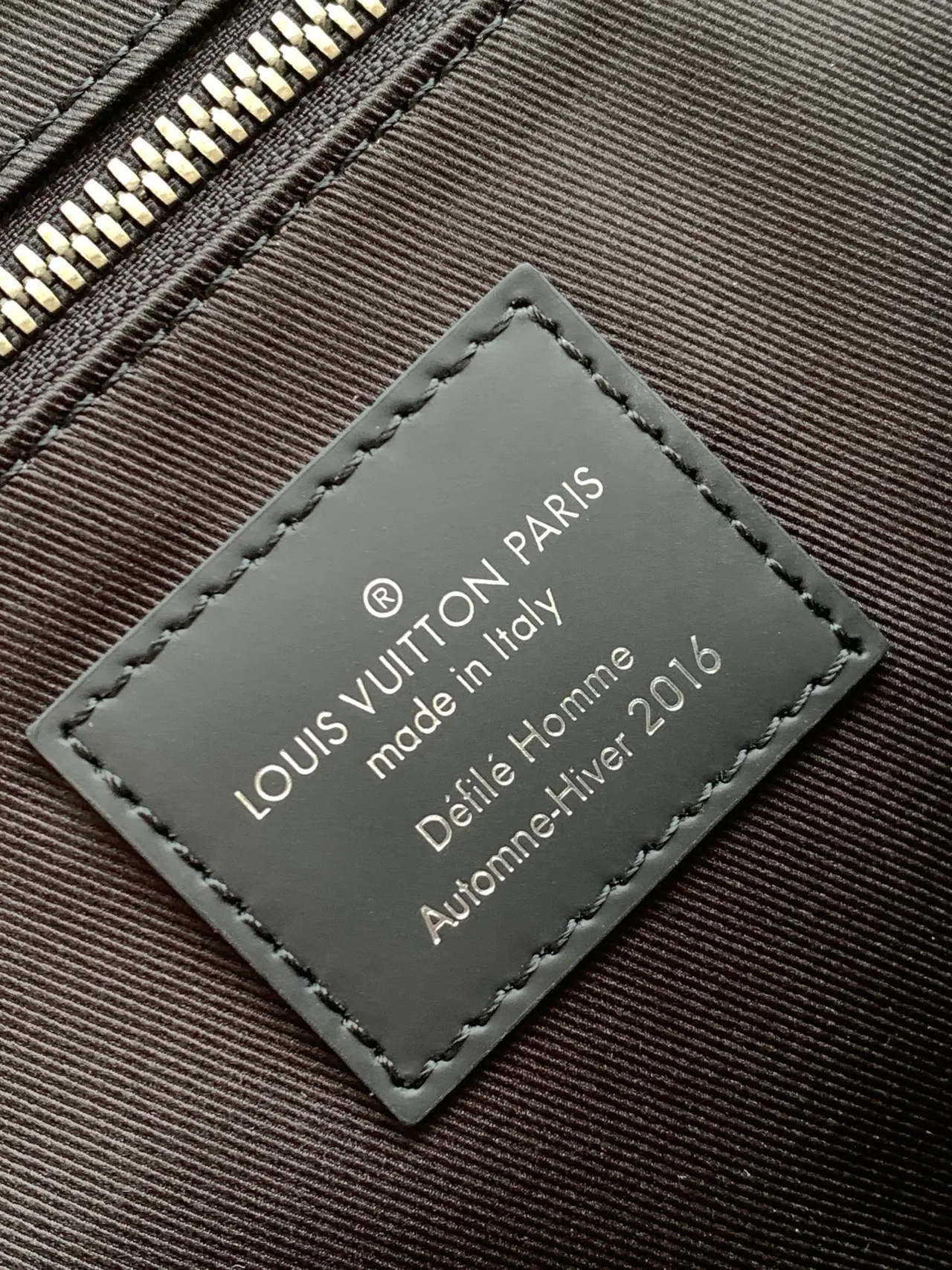Louis Vuitton Canvas Monogram Handbag in Grey · view 8