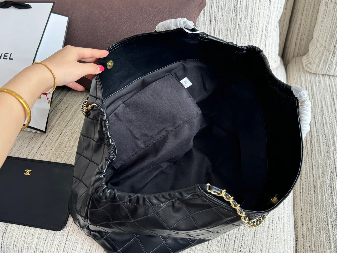 Chanel Glossy Quilted tote with pictured pouch in Black · view 8