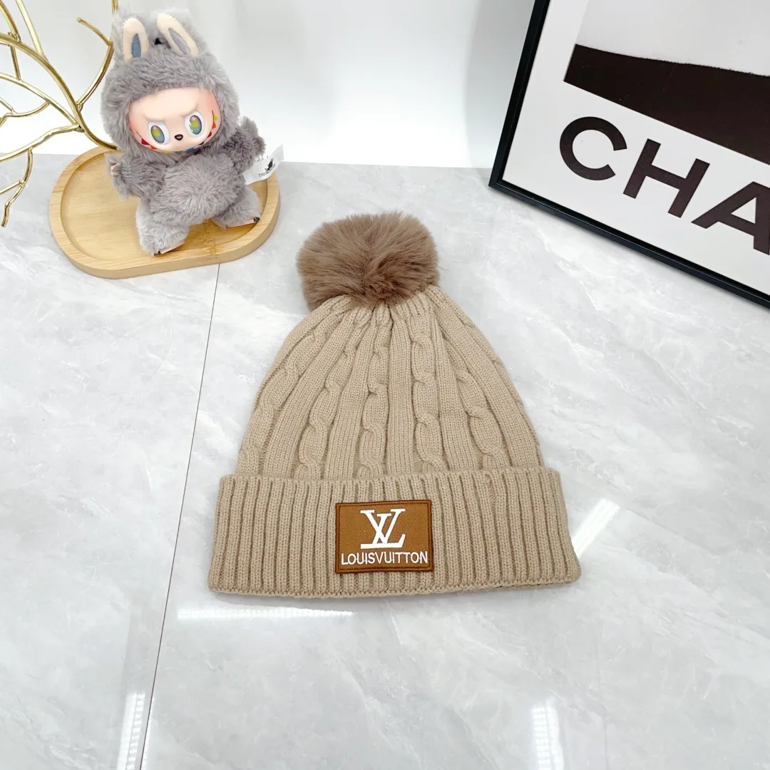 Louis Vuitton Wool Beanie and Scarf Set in Beige · view 4