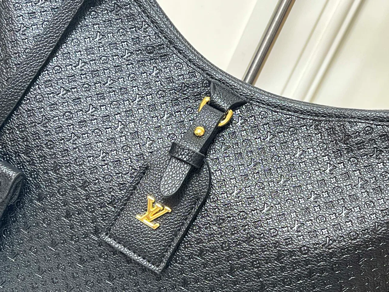 Louis Vuitton Leather Carryall with pictured zip pouch in Black · view 3