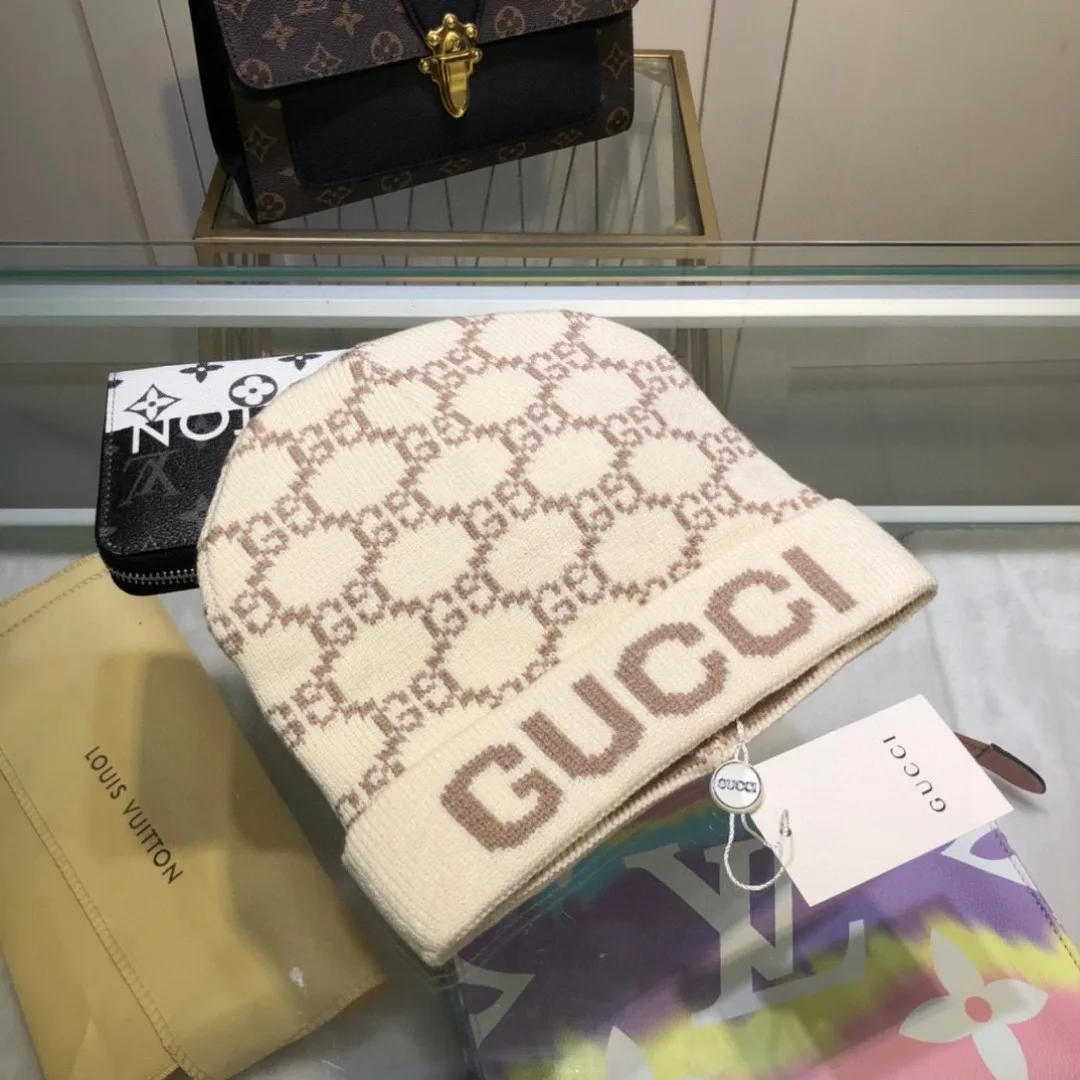 Gucci Beanie in Grey & Beige · view 7
