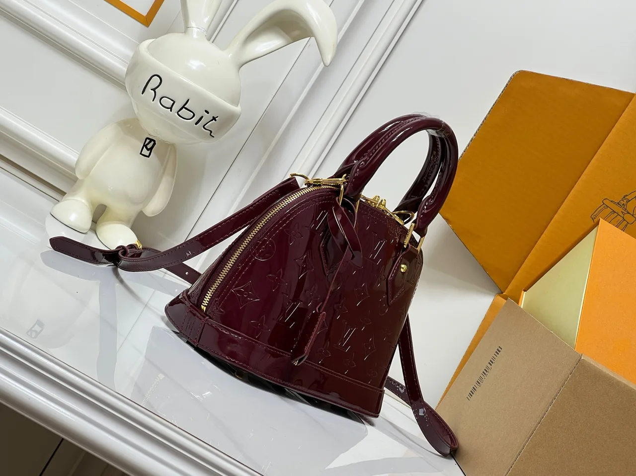 Louis Vuitton Leather Glossy Handbag in Burgundy · view 2