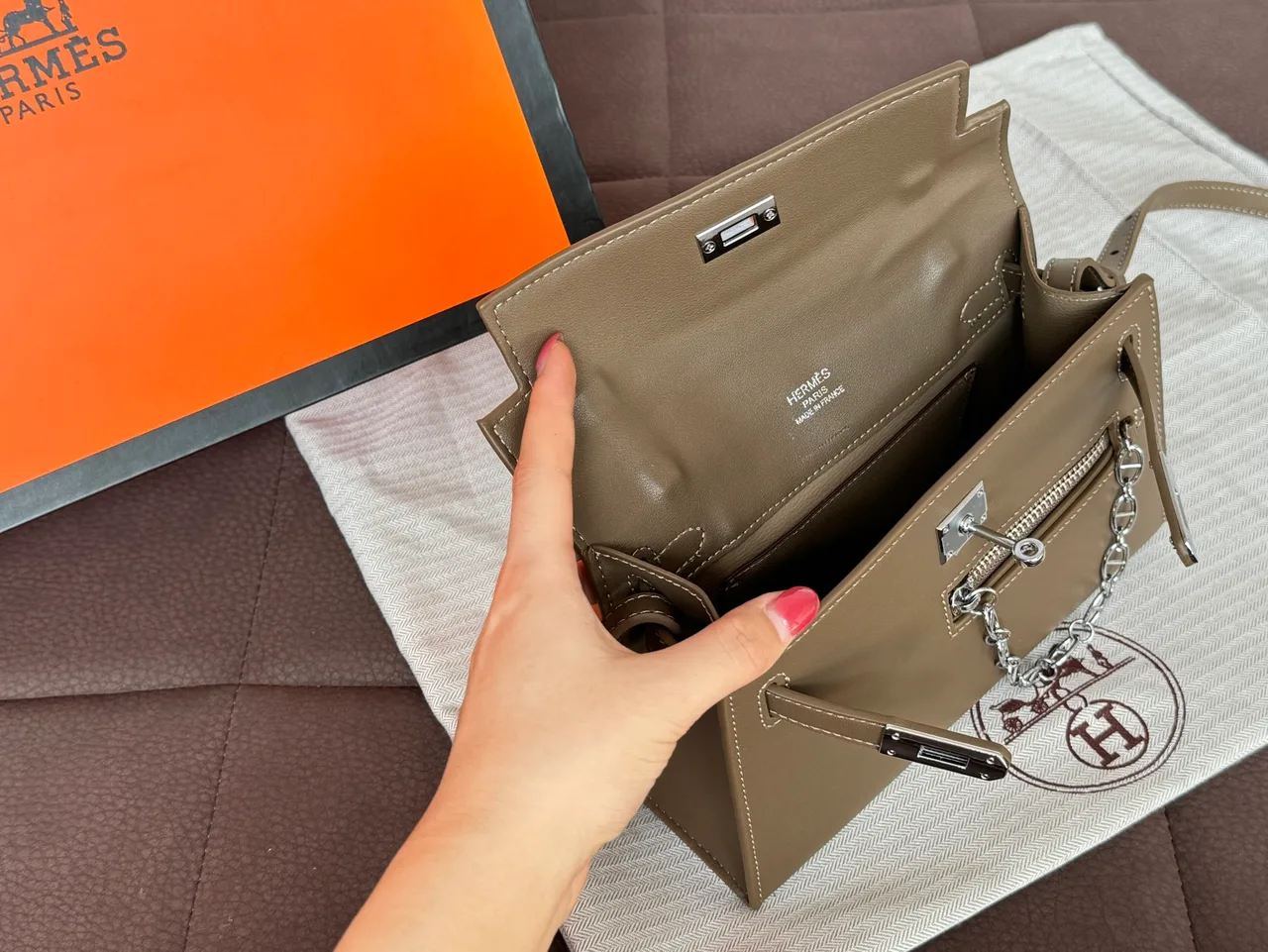 Hermes Kelly Textured Top-Handle Bag in Grey · view 8