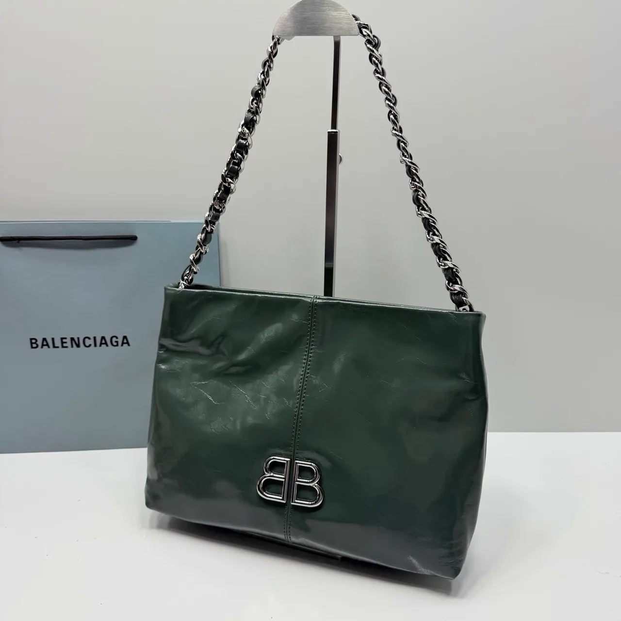 Balenciaga Cowhide Glossy Tote in Green · view 2