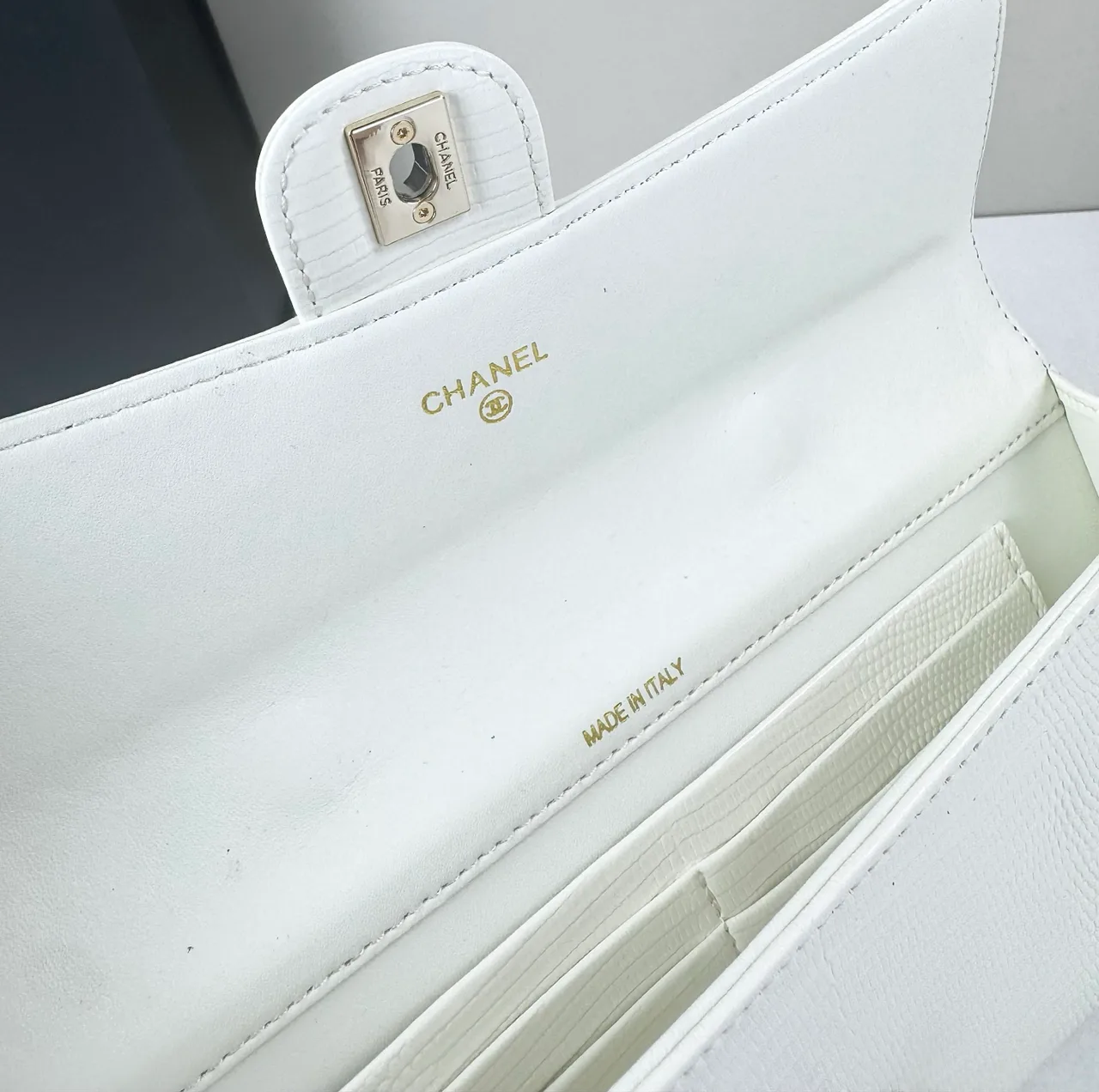 Chanel Baguette Top-Handle Clutch in White · view 7