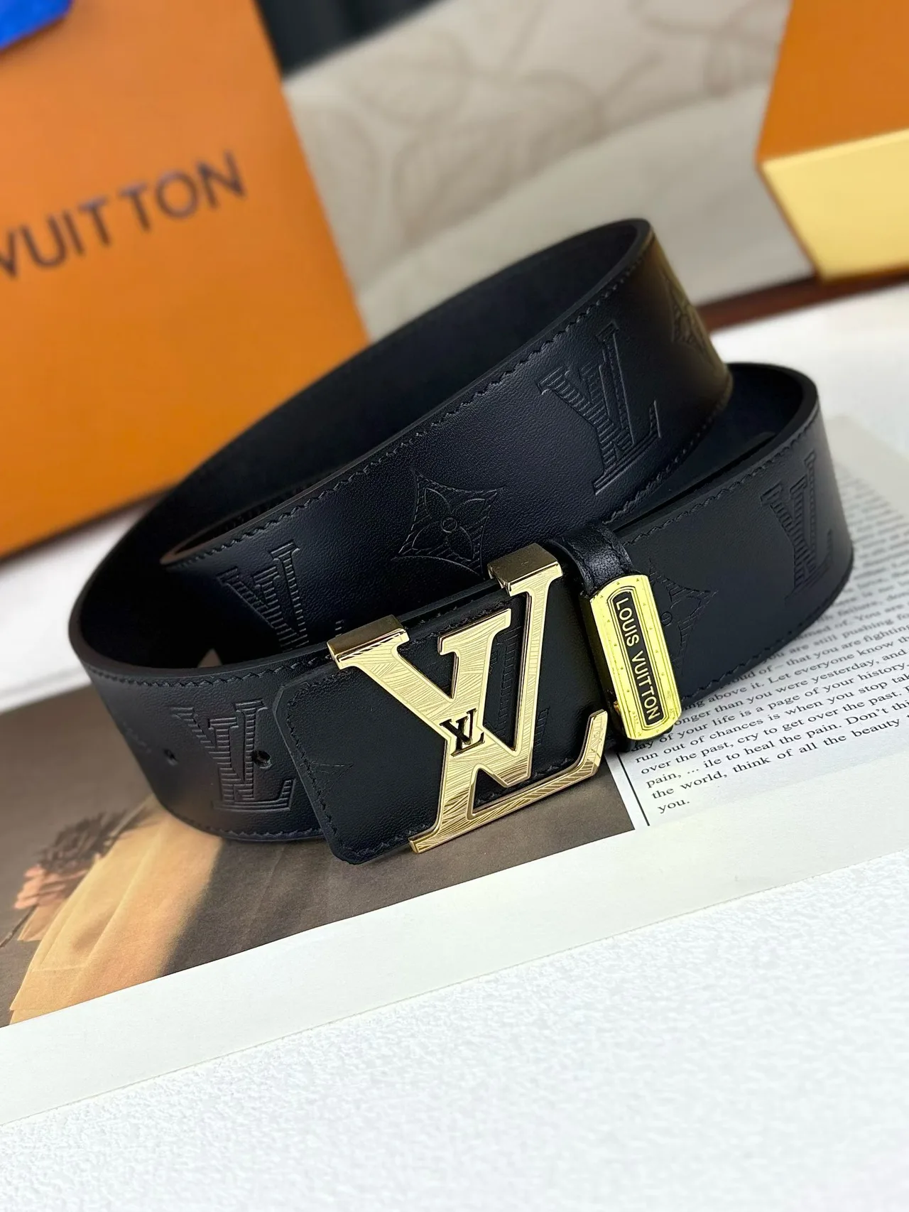Louis Vuitton Monogram LV buckle belt in Black · view 1