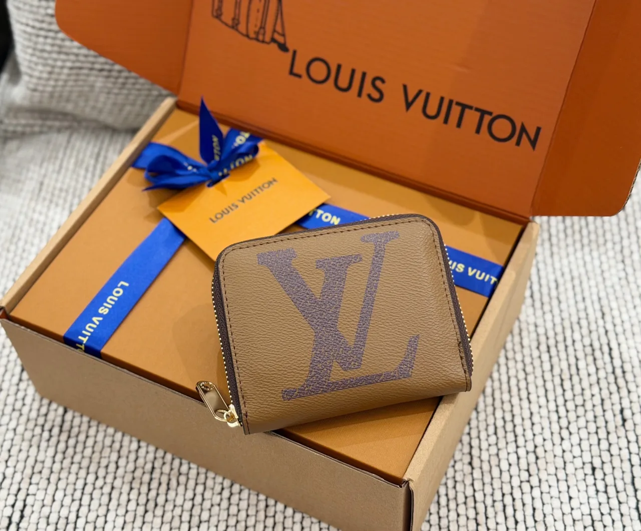 Louis Vuitton Wallet in Brown & Blue & Black · view 6