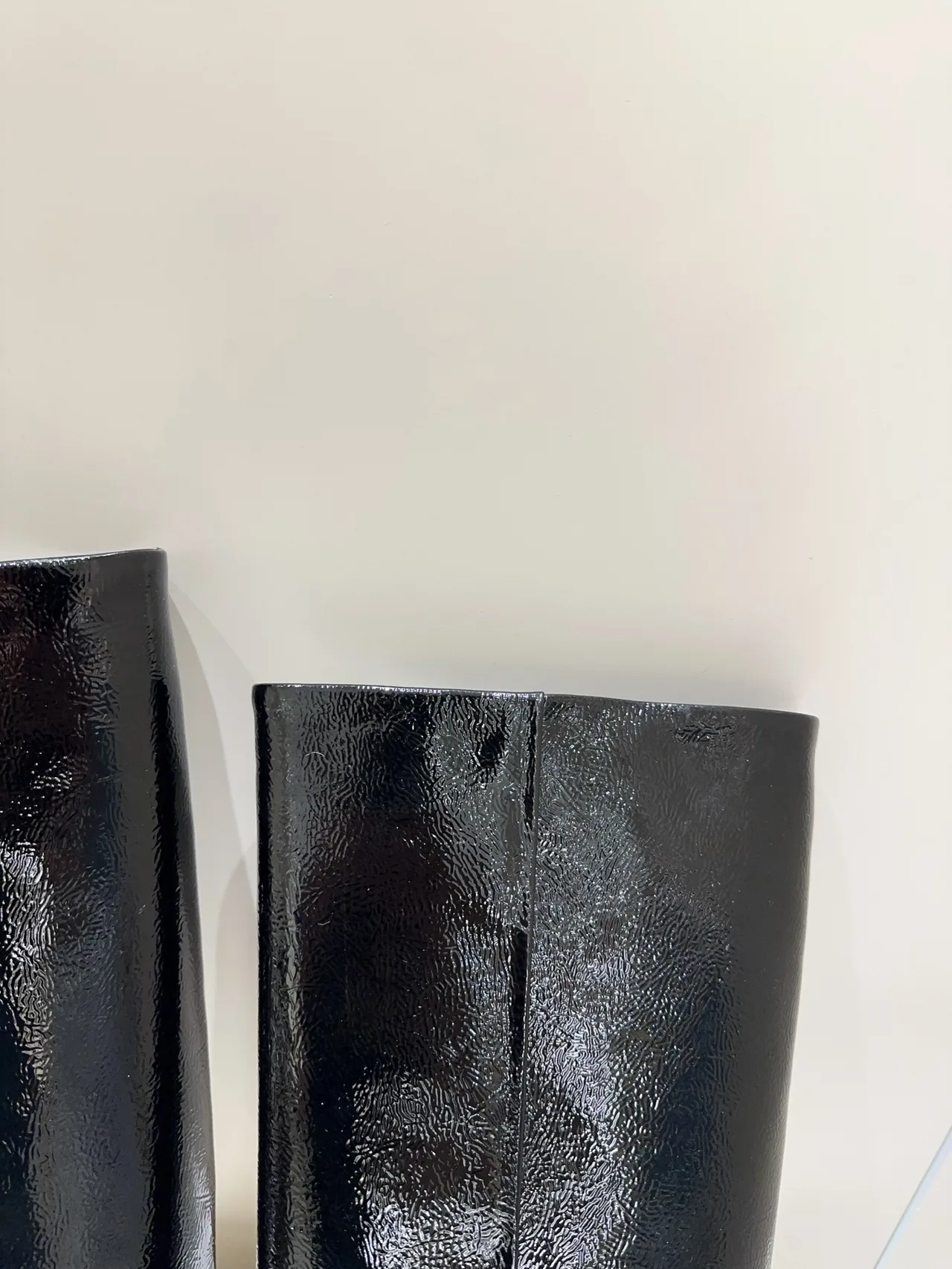 Arket Cowhide Sheepskin Glossy Pointed-Toe Knee-High Boots in Black · view 5