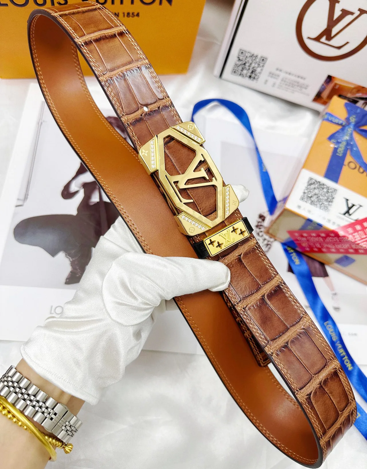 Louis Vuitton Cowhide Belt in Black · view 7