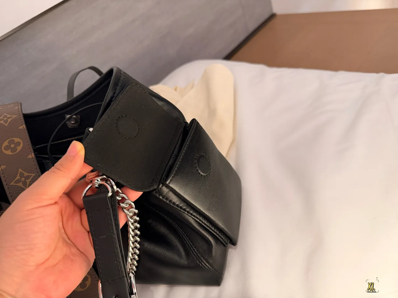Louis Vuitton Hobo Bag in Black · view 8