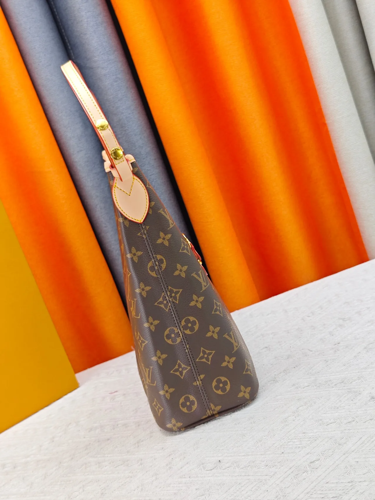 Louis Vuitton Canvas Shoulder Bag in Brown · view 4