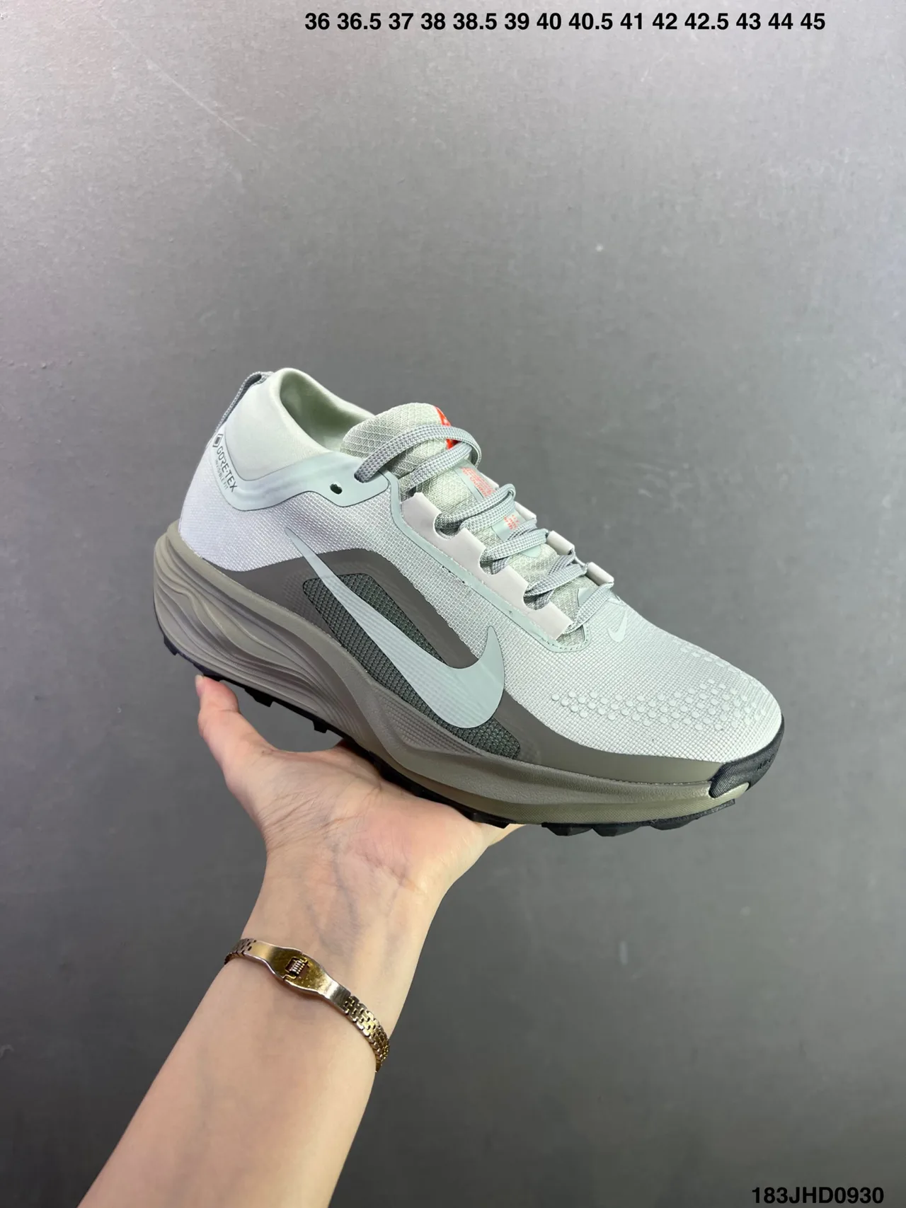 Nike Running sneakers in Grey & Red · view 3