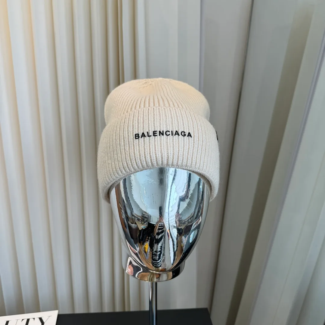 Balenciaga Beanie in White · view 3