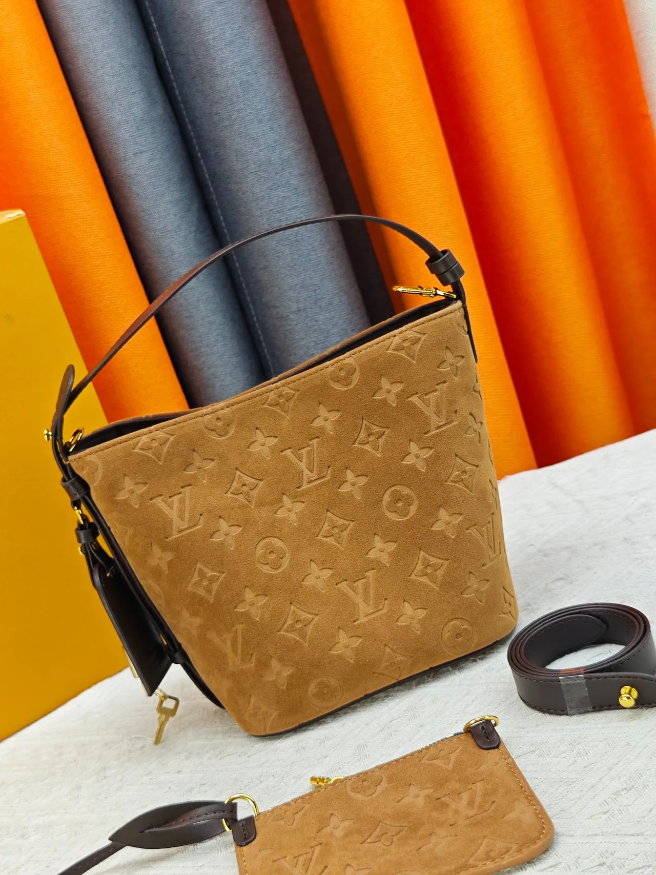 Louis Vuitton Cowhide Smooth Hobo Bag in Tan · view 4