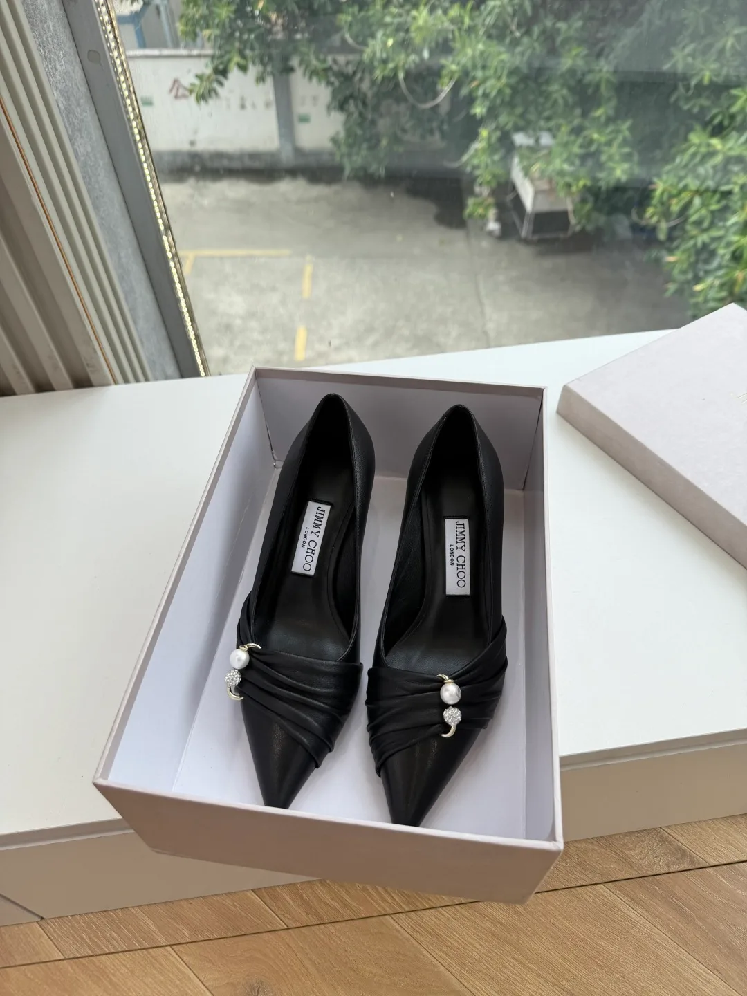 Jimmy Choo Smooth Pointed-Toe Bow Knotted Pointed Pumps in Black · view 1