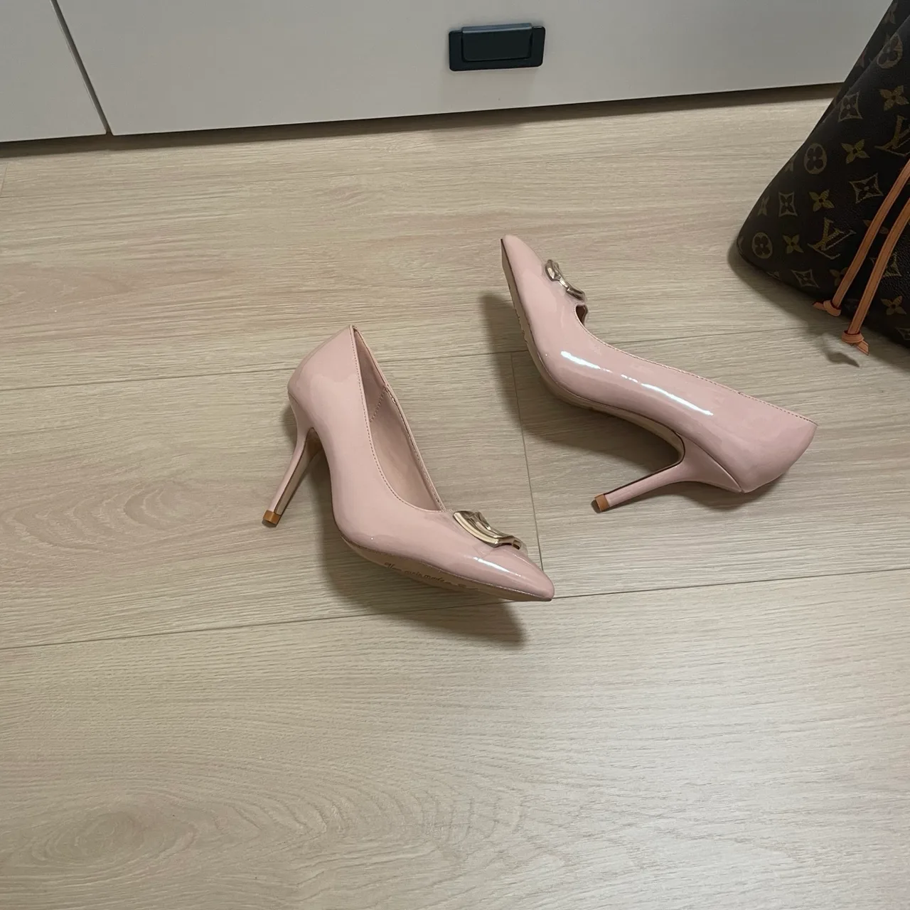 Dolce & Gabbana Sheepskin Patent Leather Glossy Pointed-Toe DG Pointed Heel Pumps in Pink · view 6
