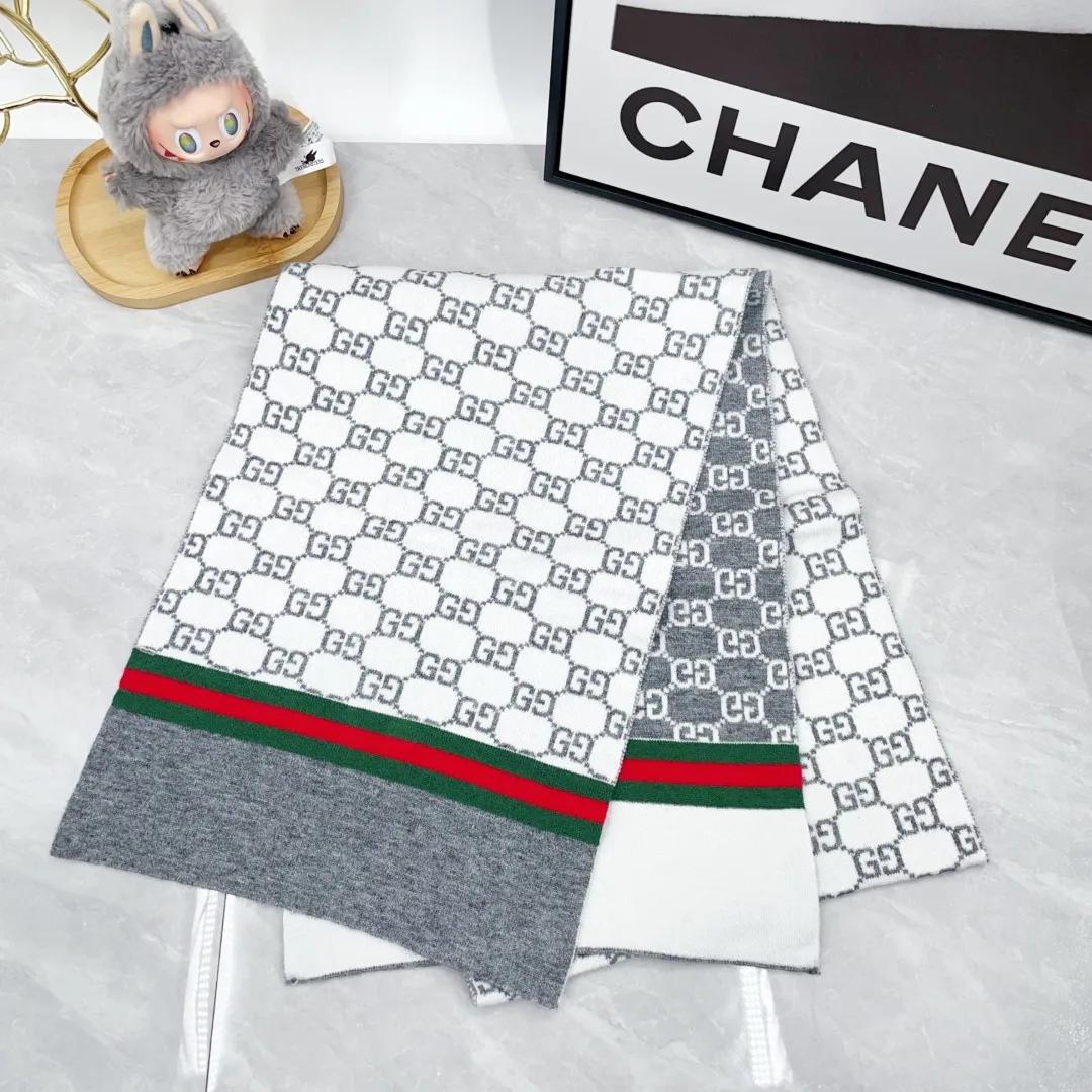 Gucci Cashmere Striped GG Hat and Scarf Set in Cream · view 4