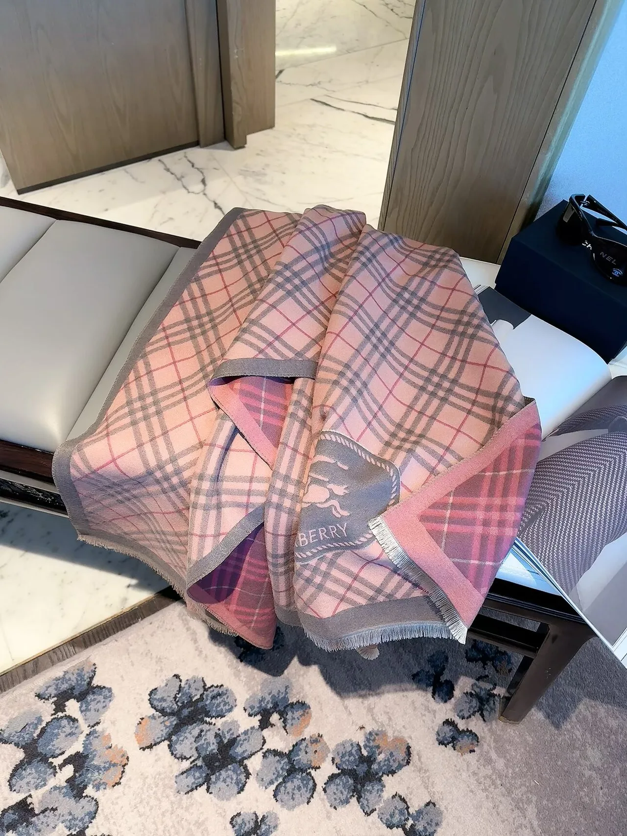 Burberry Reversible checked scarf in Orange & Pink · view 2