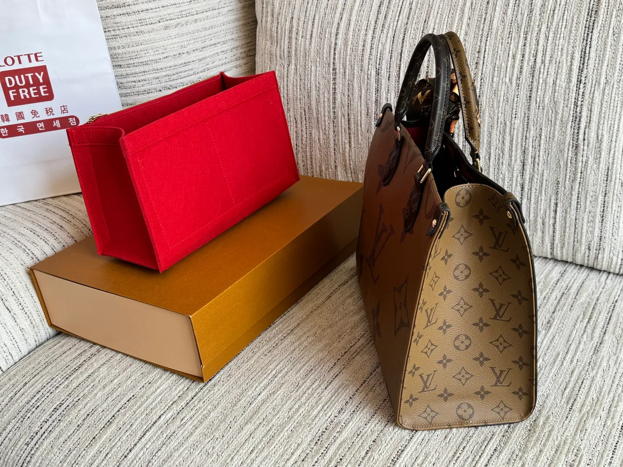 Louis Vuitton Monogram OnTheGo Tote in Brown · view 3