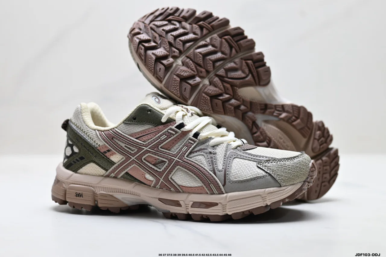 ASICS Sneakers in Grey · view 7