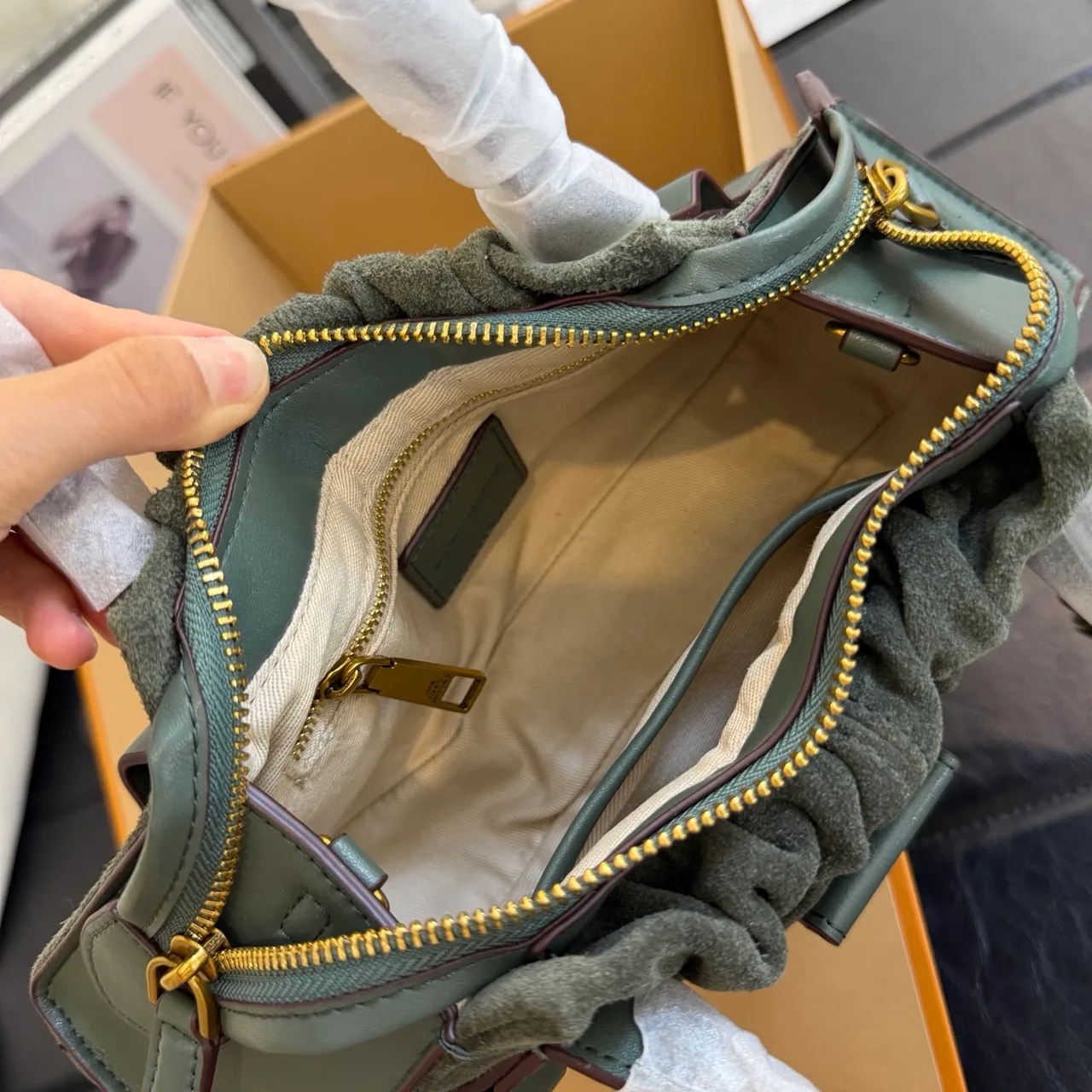 Marc Jacobs Cowhide Drawstring Shoulder Bag in Green · view 8